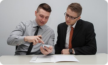 Two mans on a discussing something